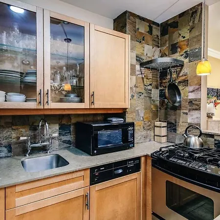 Brownstone In Gold Coast - Downtown Apartment Chicago Exterior photo