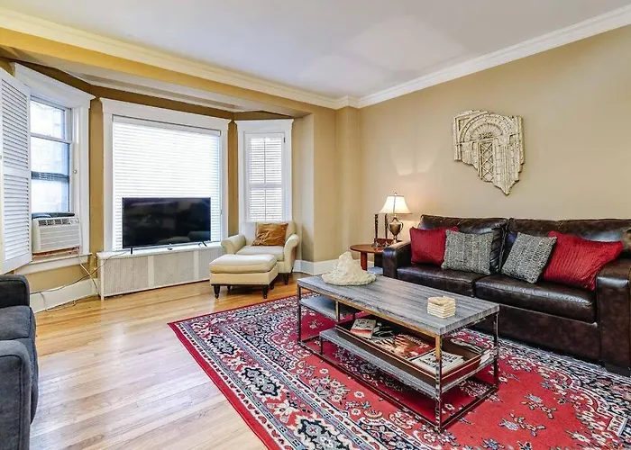 Brownstone In Gold Coast - Downtown